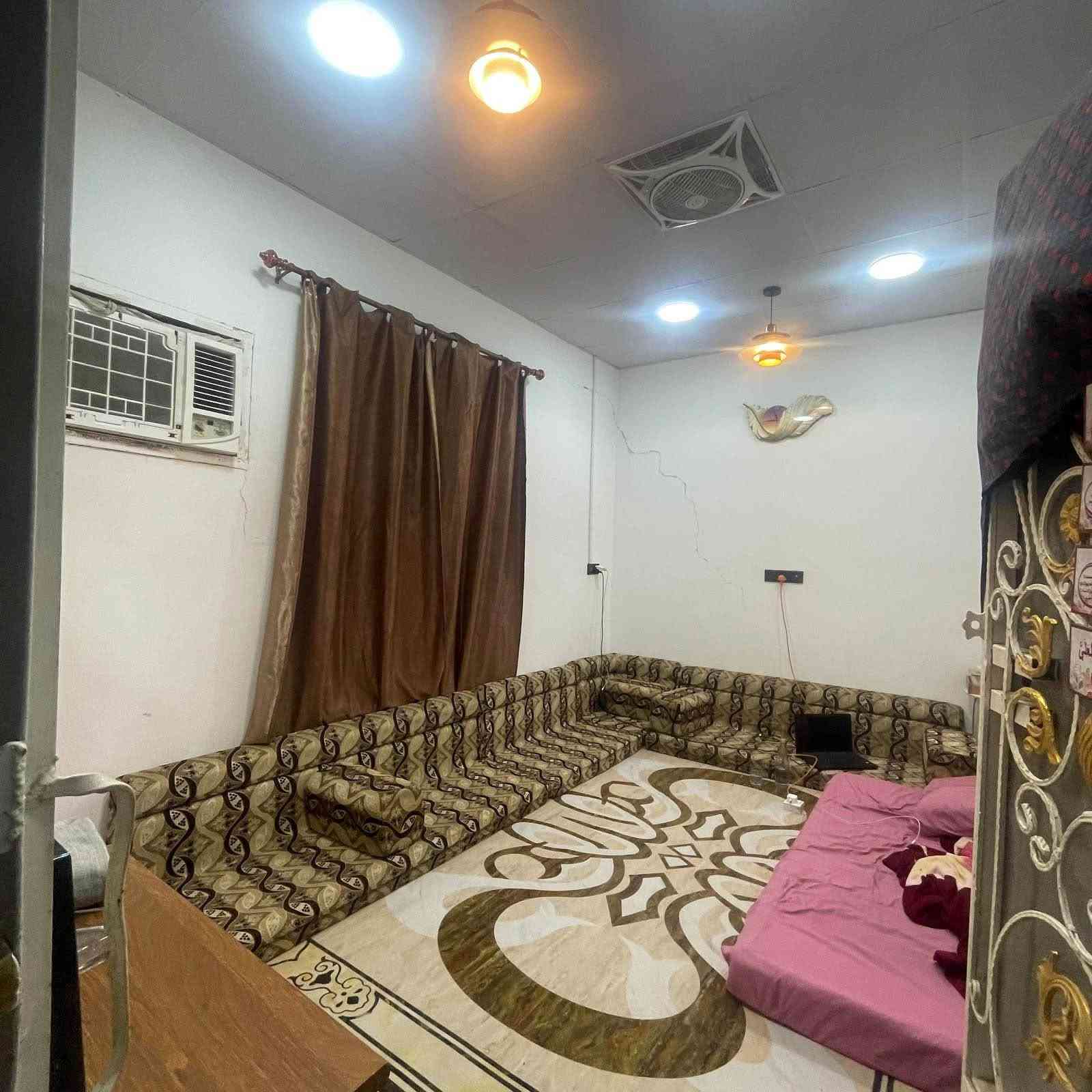 بيت للبيع بالبهادريه قرب حسينيه بني ساله مساحه 100 متر مربع ركن ماء ومجاري وكهرباء كلهاا يمك 
يحتوي على غرفيتن نوم وصاله واستقبال ومطبخ وصحيات بناء 2018 بيت نضيف وموجه ومنقه كلش حلوه وهادئه سعر 60 وقابل للتفاوض 
ملاحضه الارض وقف سني 
*********** البصرة, العراق
