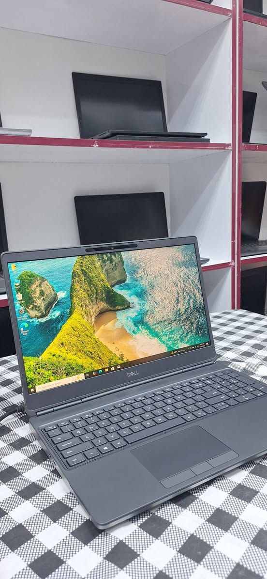 Dell precision 7550
* المعالج : H 10850-17 Intel Core

* كارت الشاشة الداخلي: 8) Intel UHD Graphics:

جيجابايت

* الذاكرة العشوائية (16GB :(RAM

* التخزين 512GB SSD

* كارت الشاشة الخارجي:

NVIDIA T2000 4GB

* الشاشة : 15.6 بوصة FHD

* السعر : 700
