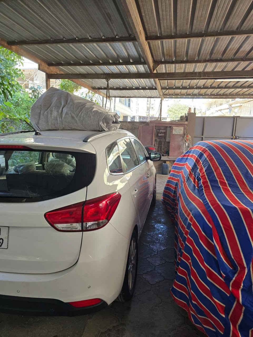 كيا كارنس 2014 ماشي 60 الف كيلو قابل الزيادة سيارة بدون حادث الدولية السعر 150 ورقة بغداد الكرادة ***********
