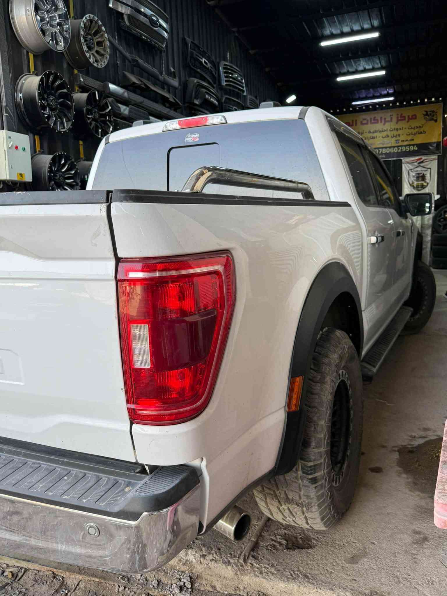 فورد F150 موديل 2021 
🔹تركيب تخم نفخات رابترا 
🔹تركيب سكوب بنيد رابترا R
🔹تركيب هوك سحب خلفي ثقيل 💪

📍📍العنوان ::👇
‏‎بغداد _شارع فلسطين _مقابل محطة وقود باب المعظم  و الاسواق المركزية مال مستنصرية 
داخل الفرع اول كراج على اليمين‎
مركز تراكات العراق 🇮🇶 

متواجدين كل ايام الأسبوع عدا يوم الجمعة  من الساعة التاسعة صباحاً وحتى الساعة السابعة مساء 
‏‎
‏‎يوجد توصيل لجميع محافظات العراق 🇮🇶  يرجى الاتصال خلال اوقات الدوام 
***********
***********
📍موقعنا مثبت على خرائط كوكل و ويز👇
استخدم Waze للقيادة إلى Baghdad - بغداد: https://waze.com/ul/hsvztdruvs

نص مكتوب في الصور:
- تركيب سكوب بنيد رابترا
- تركيب نفخات رابترا
- تركيب هوك خلفي
- مركز تراكات العراق
- تركيب سكوب بنيد رابترا R
- تركيب هوك سحب ثقيل