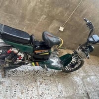 دراجه شحن حجم 20للبيع دراجه يجي وياها شاحنه مالتها الاصليه وسله 5بطاري...
