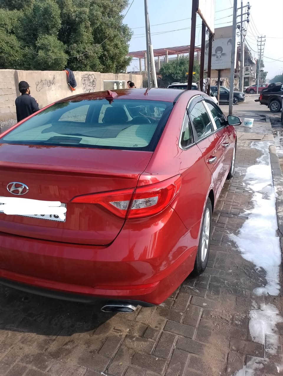 هونداي سوناتا موديل 2016
وارد امريكي 
السيارة مكفولة ماعدا الدعامية الامامية تبديل 
مابيها اي صبغ محرك كير وحدادية مكفوله وتايرات جديدة والتبريد نظيف
سعرها ١٢٢ ورقه وبيها مجال بسيط 
المكان البصرة
رقم الهاتف / ***********
