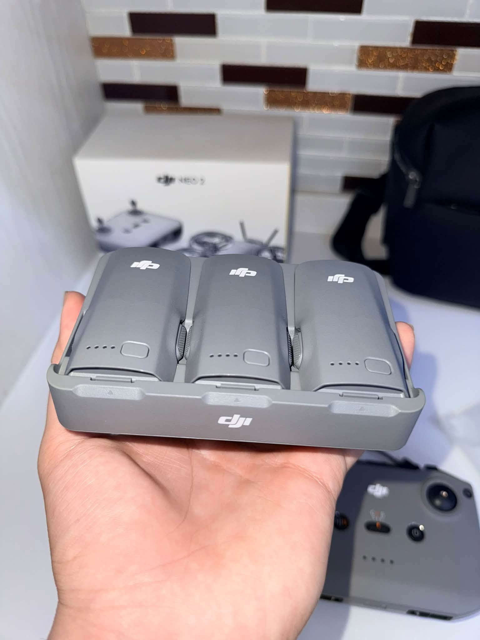 درۆنی (dji neo 2) کەپس تەنها تێست کراوە هەموو پارچەکانی لەگەڵدایە + جانتای ئۆڕجیناڵ (dji) (٩٠٠،٠٠٠) نۆسەد هەزار کێ ویستی نامە بنێرێت(***********)
