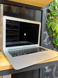 ماك بوك اير • ١٣ انش • i5