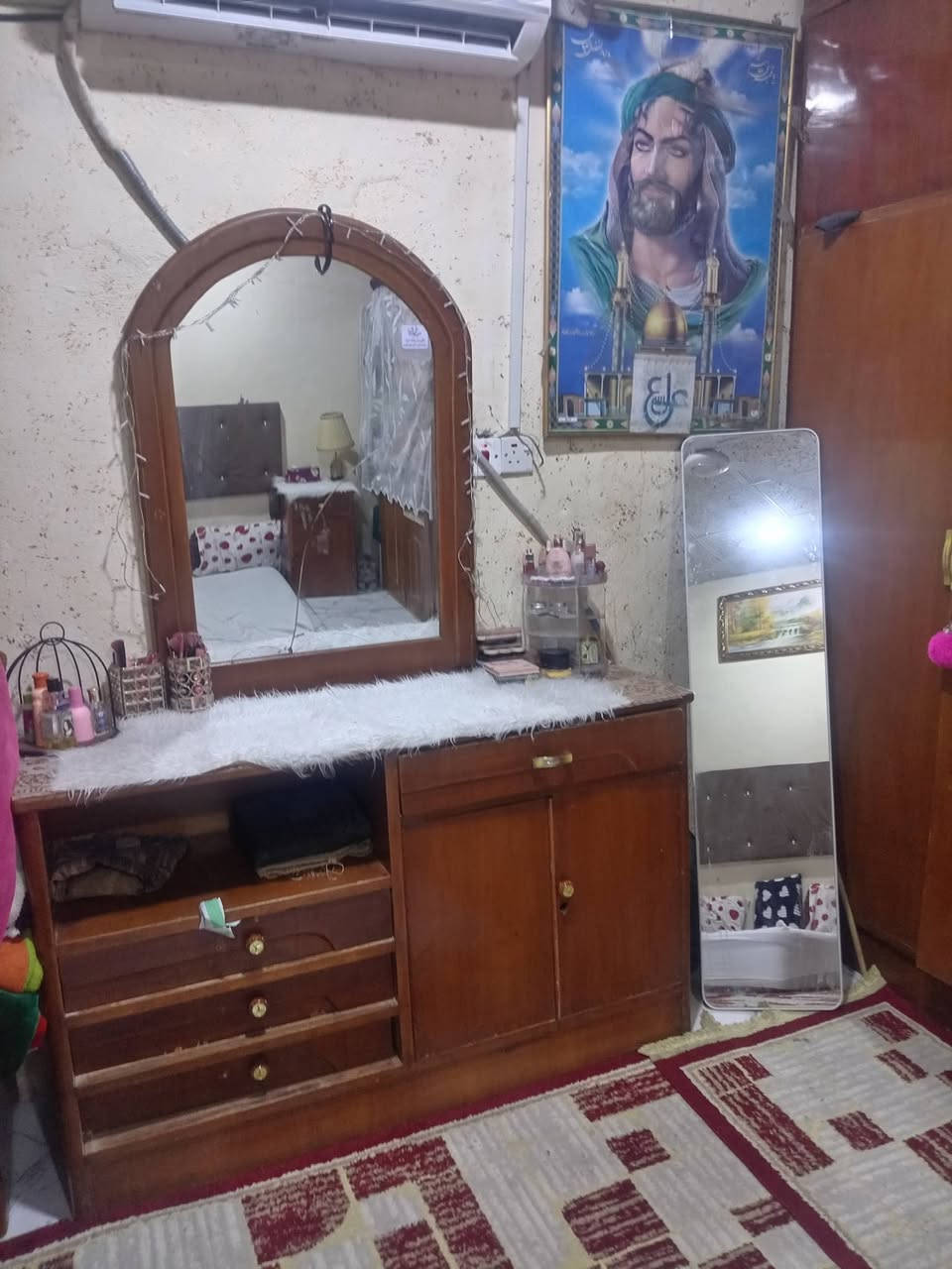 غرفت اخشاب صاج كامله لبيع مع دوشك طبي ابو ضمان سعر غرفه 600بيها مجال دوشك طبي 150مكان بصرا حيانيه ***********
