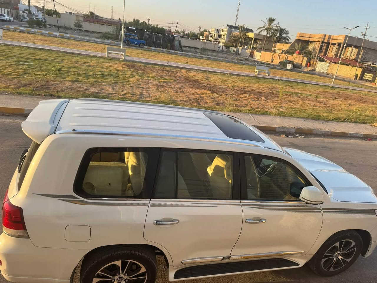 لاندكروز ١٧ سونار مرفق مع صور جاهزه من كلشي سعر ٤٢٨

‭***********‬
