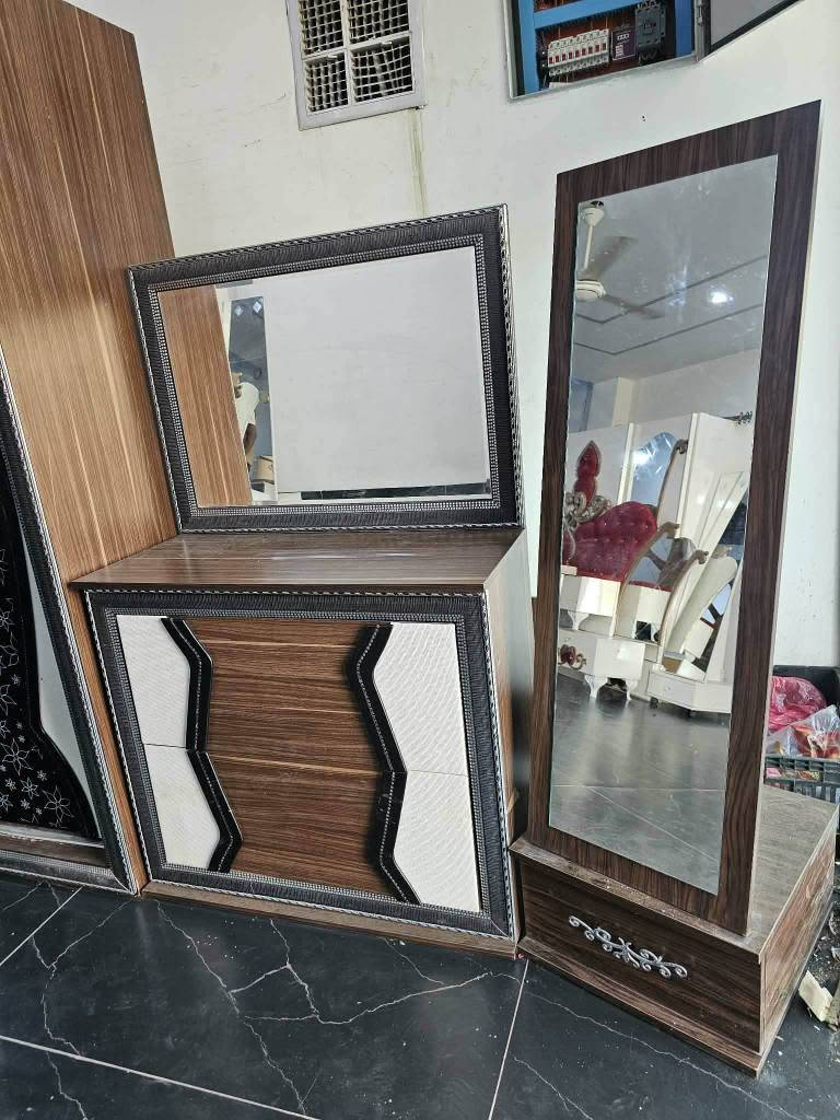 غرفة نوم تركي للبيع اخو جديد شرط النظافه 100% غرفه كامل حلوه درجه اولى 6 قطع سعرها 275 الف وابي مجال اي استفسار يراسل صفحه او يخابر على رقم *********** مكان كركوك كركوك, العراق
