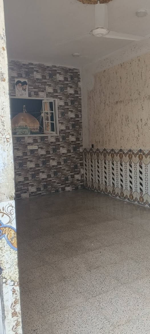 دار البيع مساحه الدار 180 متر طابقين المعاره حي السجاد شارع حسين ابو دهن السعر 60 بي مجال للاستفسار الاتصال على رقم ***********
