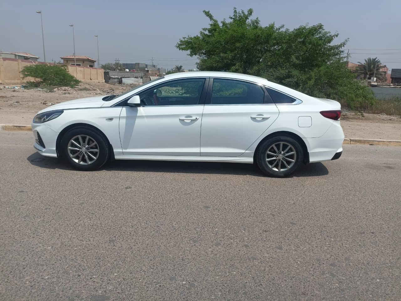 السلام عليكم سوناتا للبيع مديل 23 
رقم انكليزي غاز بلاد سياره جاهزه ما بيه نقص 
بدل بيها جاملغ خلفي في كوريا والبقيه كفاله
للاستفسار الاتصال على الرقم 
((***********))

