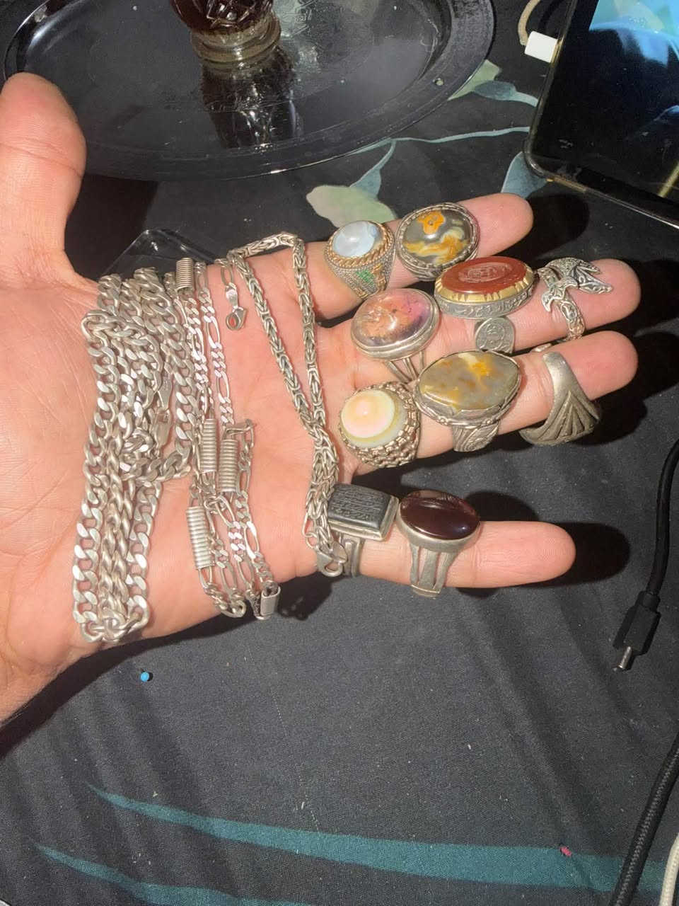 للبيع شلع والله مالاتي الشخصيات سعر الغرام 4 آلاف قفل هاذه رقمي *********** عنواني بغداد
