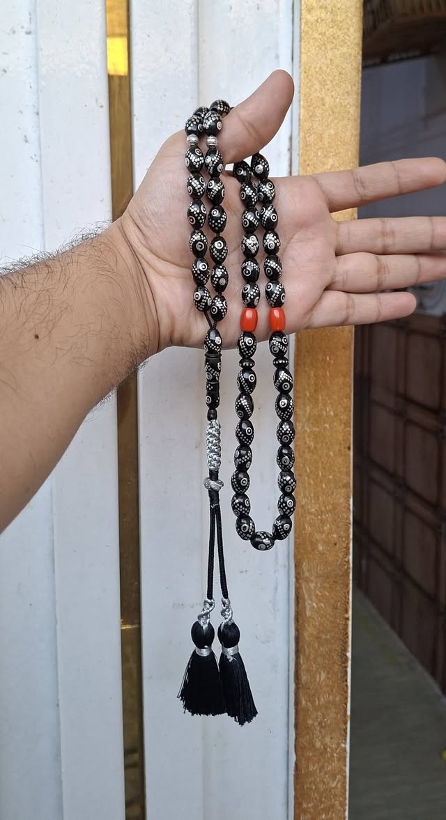 يسر حجازي قديم • ٤٩ خرزة • ٥٥ غرام