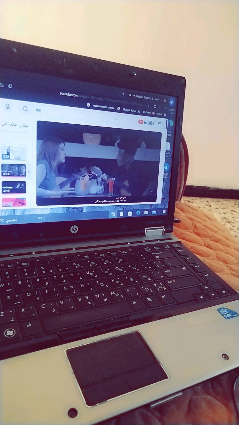 ب40 جوه السوك حاسبه نضيفه
هذا الحاسوب المحمول هو من سلسلة HP EliteBook / ProBook (بالتحديد طراز مثل HP EliteBook 8460p أو HP ProBook 6460b).
​1. اسم الجهاز:
​HP EliteBook 8460p (أو HP ProBook 6460b).
​2. المواصفات العامة لهذا الطراز:
​المعالج (CPU): Intel Core i5 أو i7 من الجيل الثاني (مثل Intel Core i5-2520M).
​الذاكرة العشوائية (RAM): تأتي غالباً بـ 4 غيغابايت إلى 8 غيغابايت DDR3 (قابل للتحديث).
​التخزين (Storage): قرص صلب HDD بسعة 320 غيغابايت / 500 غيغابايت أو SSD مفعل لاحقاً.
​الشاشة: بحجم 14.0 بوصة وبدقة 1366 × 768 بكسل.
​كرت الشاشة (GPU): Intel HD Graphics 3000 مدمج.