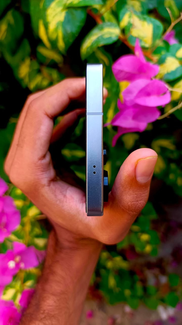 سلام عليكم 

 اخظر تيتانيوم S25 ultra  1TP شرق اوسط دبل sim ذاكره تيرا يعني 1024GB
الجهاز كامل ما بيه اي نقص مكفول من كلشي الجهاز مثل ما موضح بالصور.
 الجهاز نظيف بيه حمايه عدسات  وسكرين برايفسي وذني الملحقات يجن وياه.
(3 كفر ،وسماعه، وسلك الشاحن الاصلي، وشاشه حمايه مات طافي انته تركبهه).
ما متواجد عل فيس بس واتساب او اتصال. 
مكاني: بغداد الصابيات قرب مجمع بوابه الكاظمية.
واتساب:  ***********
او اتصال: ***********
السعر: 1325 وبيه مجال.
