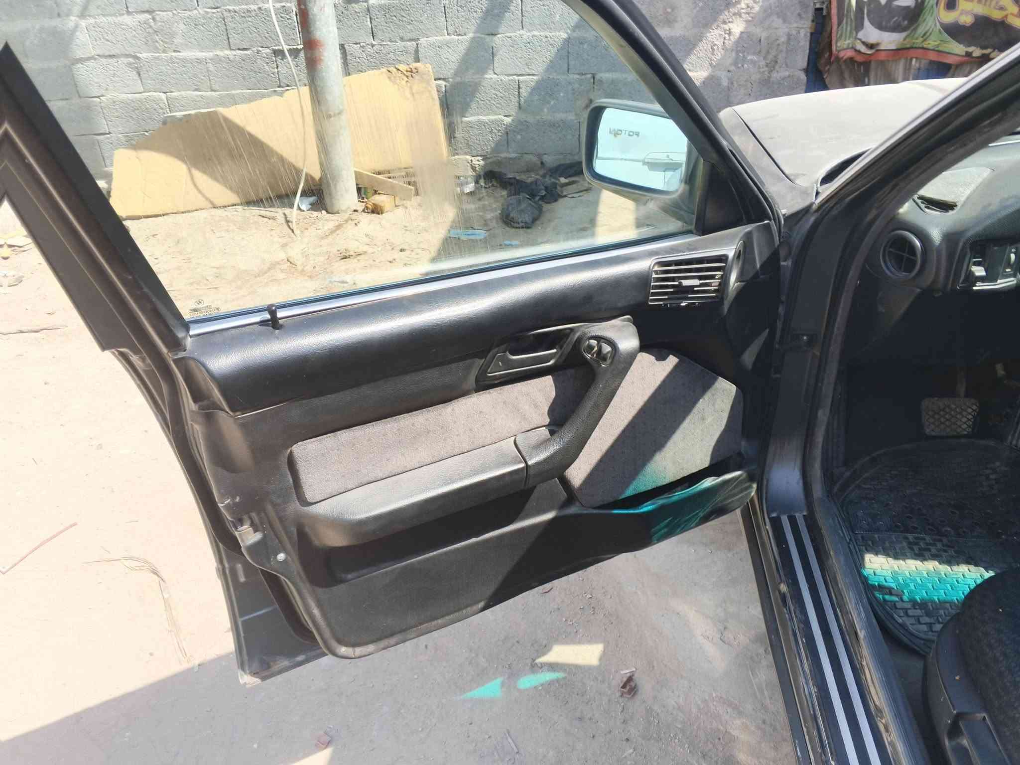 يسلام عليكم عندي بي ام موديل 90وارد يابني سيارة نظيفه جاهزه من كلشي من صدر وتخم تاير جديد محرك خير من الله سعر 50.......***********
