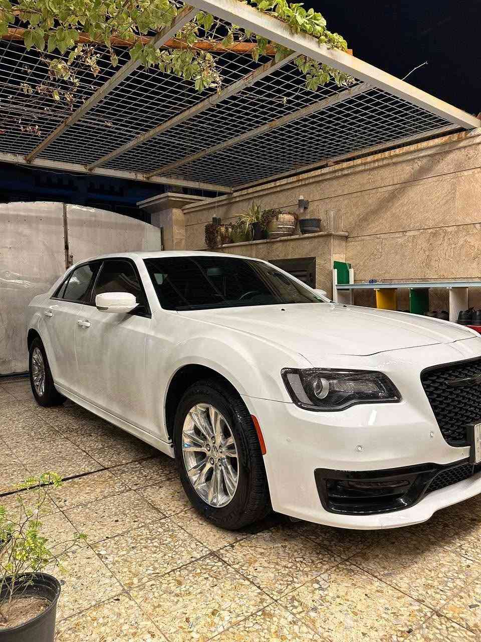 السلام عليكم
للبيع فقط 
اوباما كرايسلر S
2021 
فول موصفات 
كشنات جلد لون احمر
كشنات كهربائية 
بانوراما 
شفتات 
ويل مكسيكي اصلي 
تخم تاير جديد
صدر جديد
رادارات 
مود سبورت 
كار بلي 
ماطاك بيهة ولا ايرباك
تو ويل 
السيارة مصروف عليهة نضيفة 
مغلفة كلهة PPf حتى الجامة الامامية 
حادثهة دعامية واماكن كلير فقط 
مكاني بغداد المشتل 
السعر 260
***********
