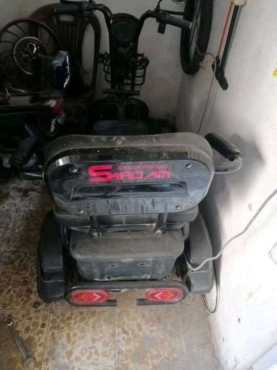 سلام عليكم ماطور شحن للبيع مال معوقين شرط شغال ونظيف بدون بطاريات كله بل شرط سعر 450 بي مجال تفاصيل اكتر عل ***********0بي واتساب  مكاني موصل حي البكر
