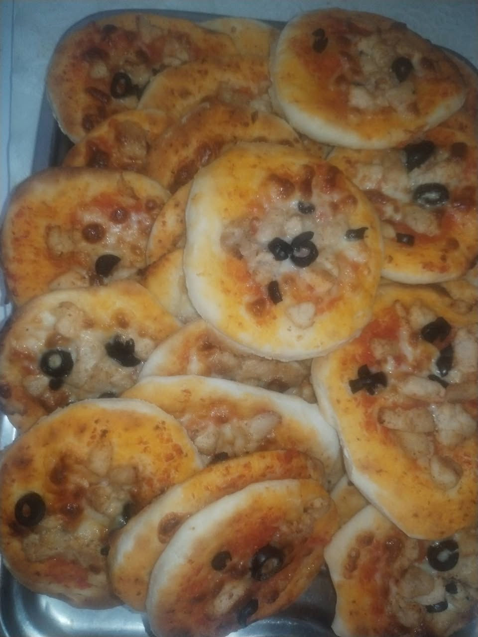 ميني بيزا • دجاج • حسب الطلب