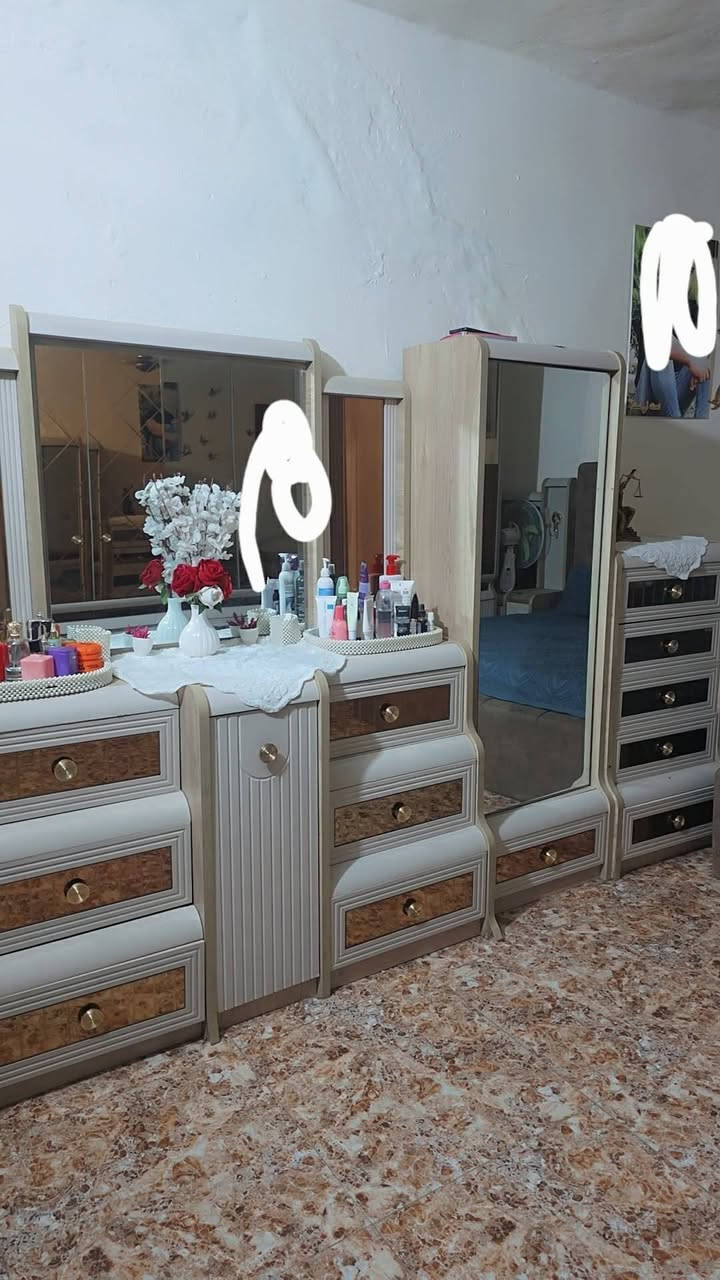 غرفه750 تخم100  مرايه لمس 200 عربانه25 مكان ديالى ***********
