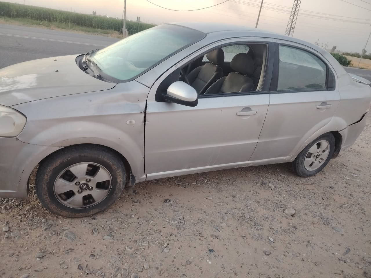 سيارة أدوات أدوات محرك كير بالشرط محرك ١٦ اقتصادي فول اتوماتيك  تبريد بس نقص غاز فقط تايرات نص عمر المضهر الخارجي مثل ماواضح بالصورة
السعر ٢٥ بيها مجال حك جيه مكانها الحويجة
***********
