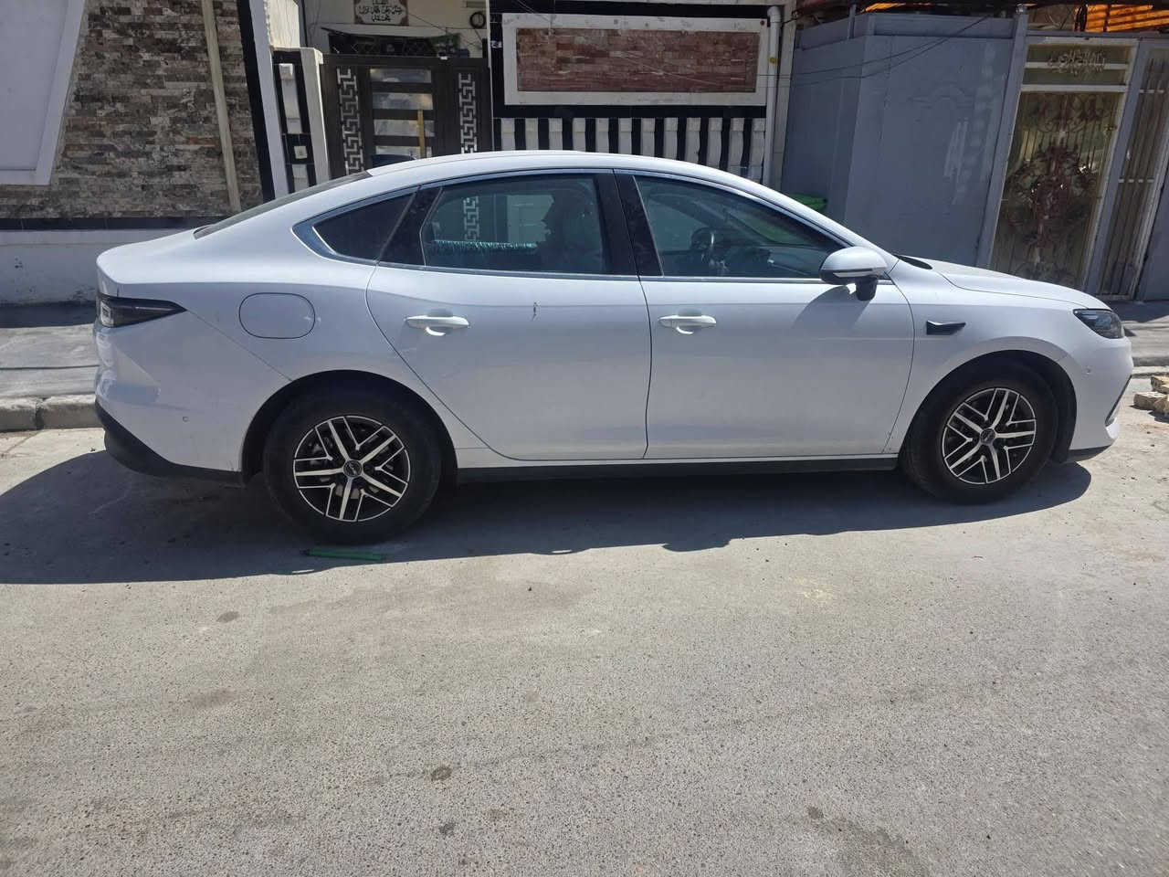 سلام عليكم ... BYD الفول 13 كاميرا للبيع ماشية 15 ألف مكفوله من الحادث . السعر 22 مليون و 250 بيهة مجال بسيط الاستفسار الاتصال على الرقم ***********
