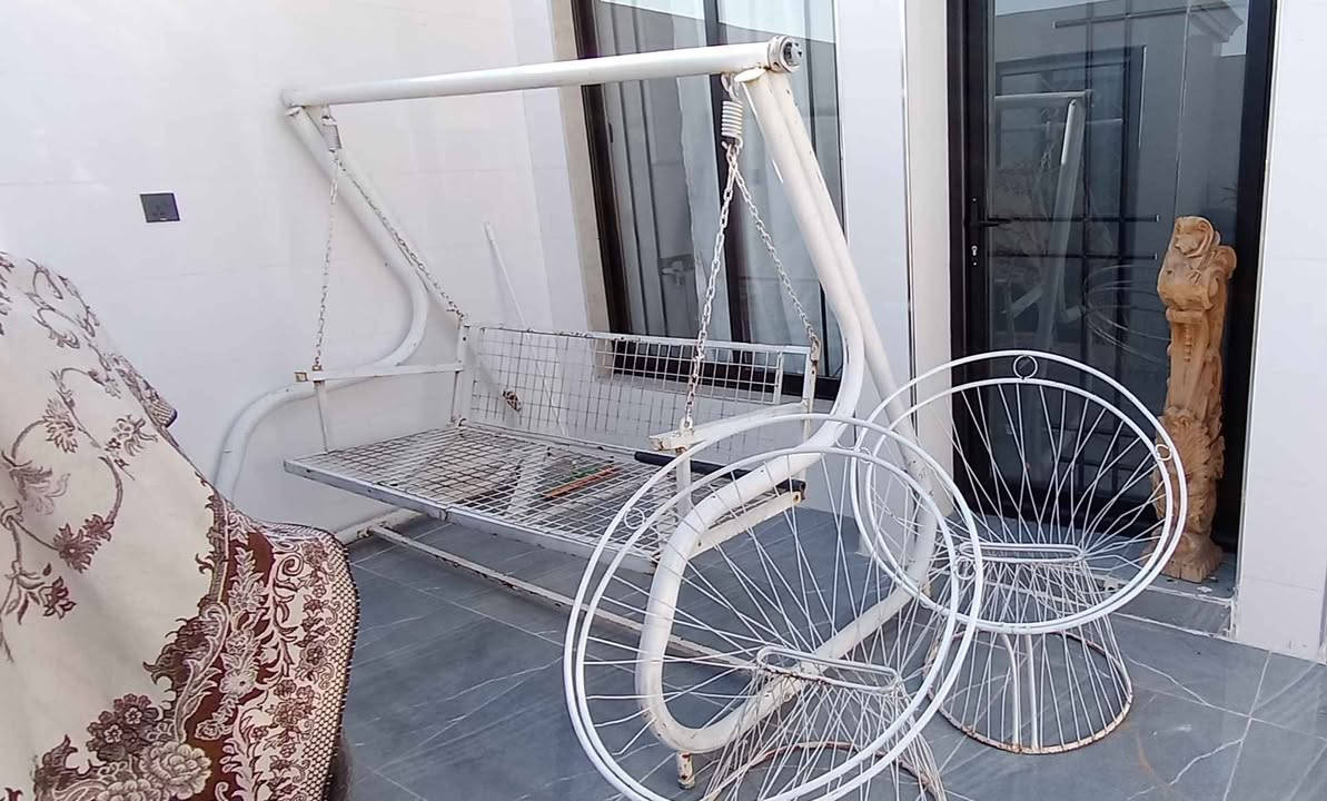 بێ عەیبن 
هەرسێک ۱۲۰ هەزار قفڵی 
*********** أربيل, العراق
