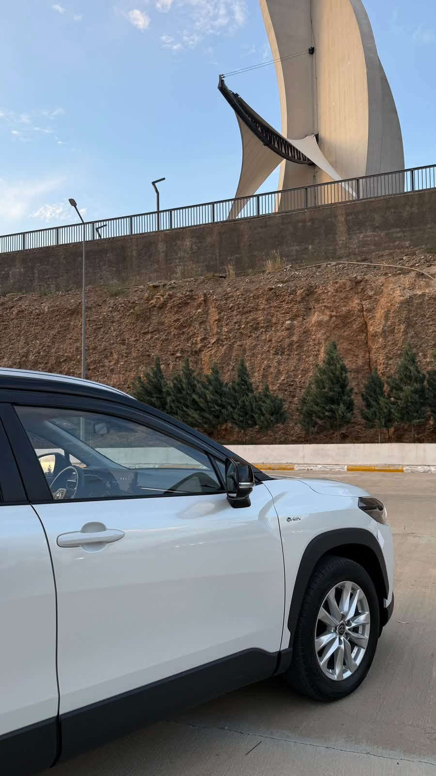 كورلا كروز • ٢٠٢٤ • جلد احمر