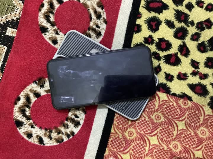 سلام عليكم آيفون ١١ برو ماكس ذاكره ٢٥٦ مدل شاشه اصليه تفصيخ وطاريه تليفون كلش حلو تصوير وكلشي ملحقاته كفرات ثنين وشاحنه ستوني جايبهن أصليات شراي يتصال ***********

