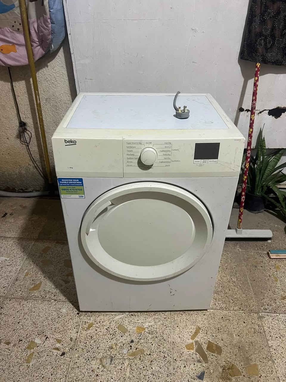 � نشافة ملابس Beko للبيع

للبيع نشافة ملابس Beko أصلية 🇹🇷
🔹 السعة: 8 كغم
🔹 النوع: Condenser – مكثّف
🔹 بيها عدة برامج للتجفيف
🔹 مناسبة للملابس والقطنيات والملابس الرياضية وغيرها
🔹 الجهاز مستعمل وحالته مبينة بالصور
🔹 البيع للفحص والتجرب

💰السعر :250 الف وبي مجال بسيط

📍 المكان: بغداد/ابوً غريب
📞 للتواصل:***********
