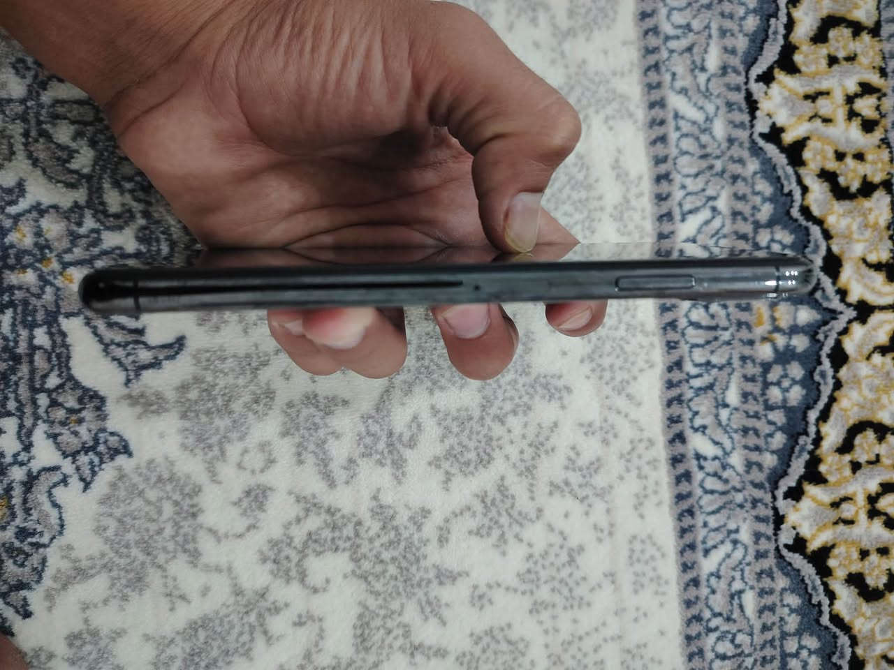 السلام عليكم أيفون اكس ماكس للبيع جاهز جديد ضهره زلغ مآبي مبدل بطاريه 100كارتونه ويا عنوني البصره الحيانيه شارع القائد السعر 160وبي مجال قليل رقمي وتساب ***********
