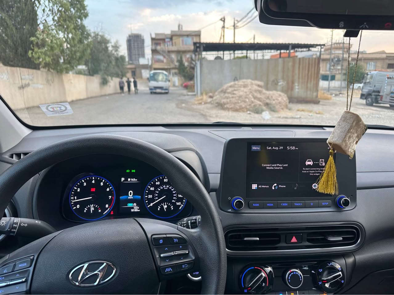 Honda kona 2022 
بێ بۆیاخ 
تەنها ١٨٠٠٠کم ڕۆشتووە 
زۆر تازەیە و دەعمی سوکە 
هیچ مەسرەفی تیا نییە 
دەبڵ ئەکسلە 
145 وه ره قه و مجال
*********** السليمانية, العراق
