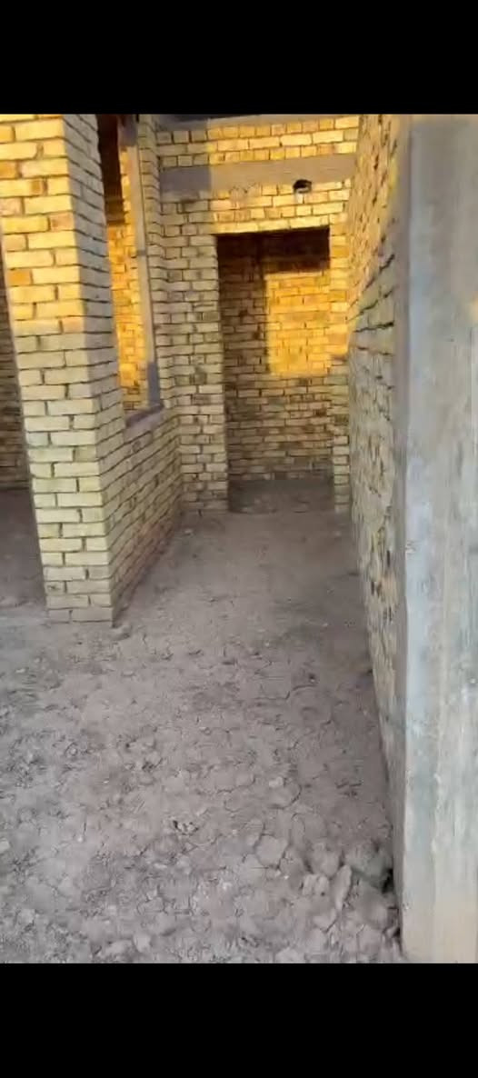 بيت هيكل زراعي 200م واجهات 10نزال20 طابوك درجه اولى كونكريت استقبال صاله غرفتين صاله ثانيه مطبخ طارمه منور صيحات 2حمام واحد درج ستاره شارع 10م ماي گهرباء عامه العنوان مقابيل سجن الصلاحي گبل التواصل *********** ناصرية, ذي قار
