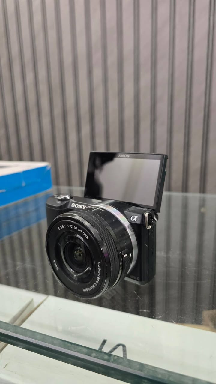 للبيع: كاميرا سوني Sony Alpha A5000 بحالة ممتازة جداً
السلام عليكم ورحمة الله وبركاته
​للبيع كاميرا Sony A5000 الغنية عن التعريف، الكاميرا جداً نظيفة وبحالة ممتازة، شغال فيها كل شيء بدون أي مشاكل أو عيوب.
​💰 السعر: 320,000 دينار (قفل غير قابل للتفاوض).
​📸  ***********
