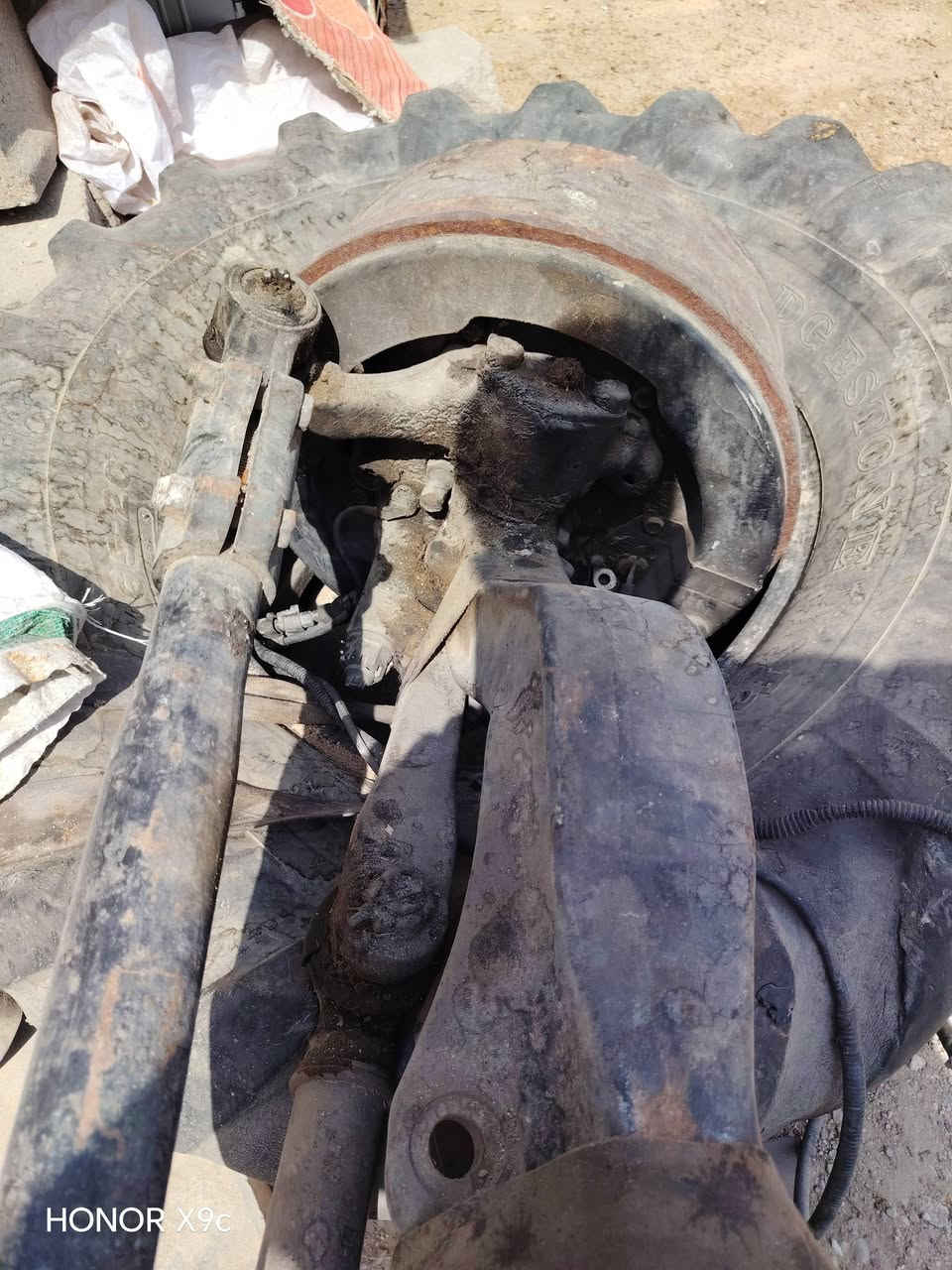 دنكير 10 برقي مال هينو حجم 700 اماراتي ما مشتغل بل عراق اجه بحاويه جديد كارتون هوه او وركات عدد 4 مفرد برباطاته كامل  قياس تايره 22او نص مكاني بل بصره 10 برقي ***********
