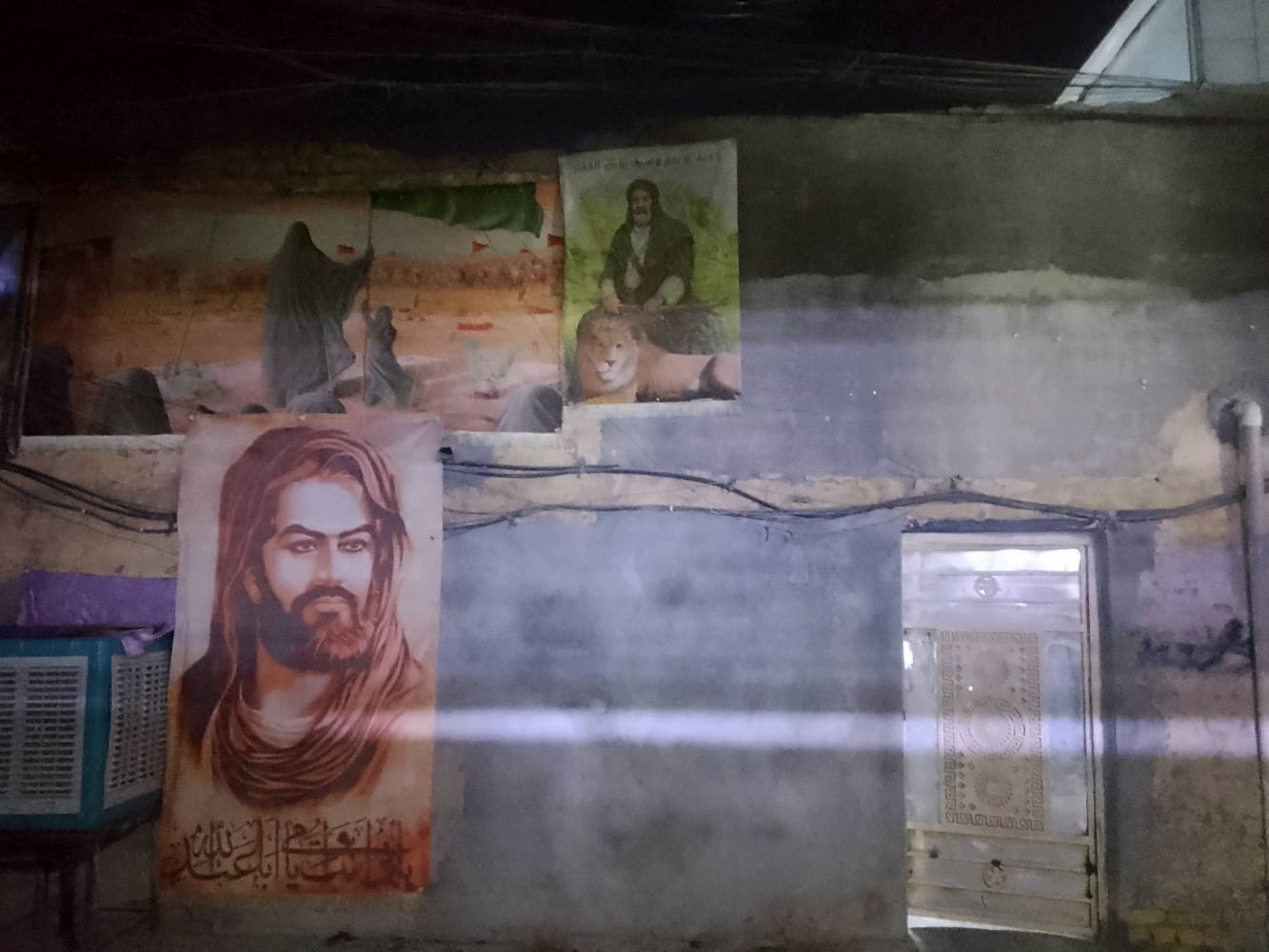 سلام عليكم 
بيت لبيع مساحه 144 
سعره 150 مليون 
لتواصل عبر الواتساب ***********
بغداد مدينة الصدر قطاع 43