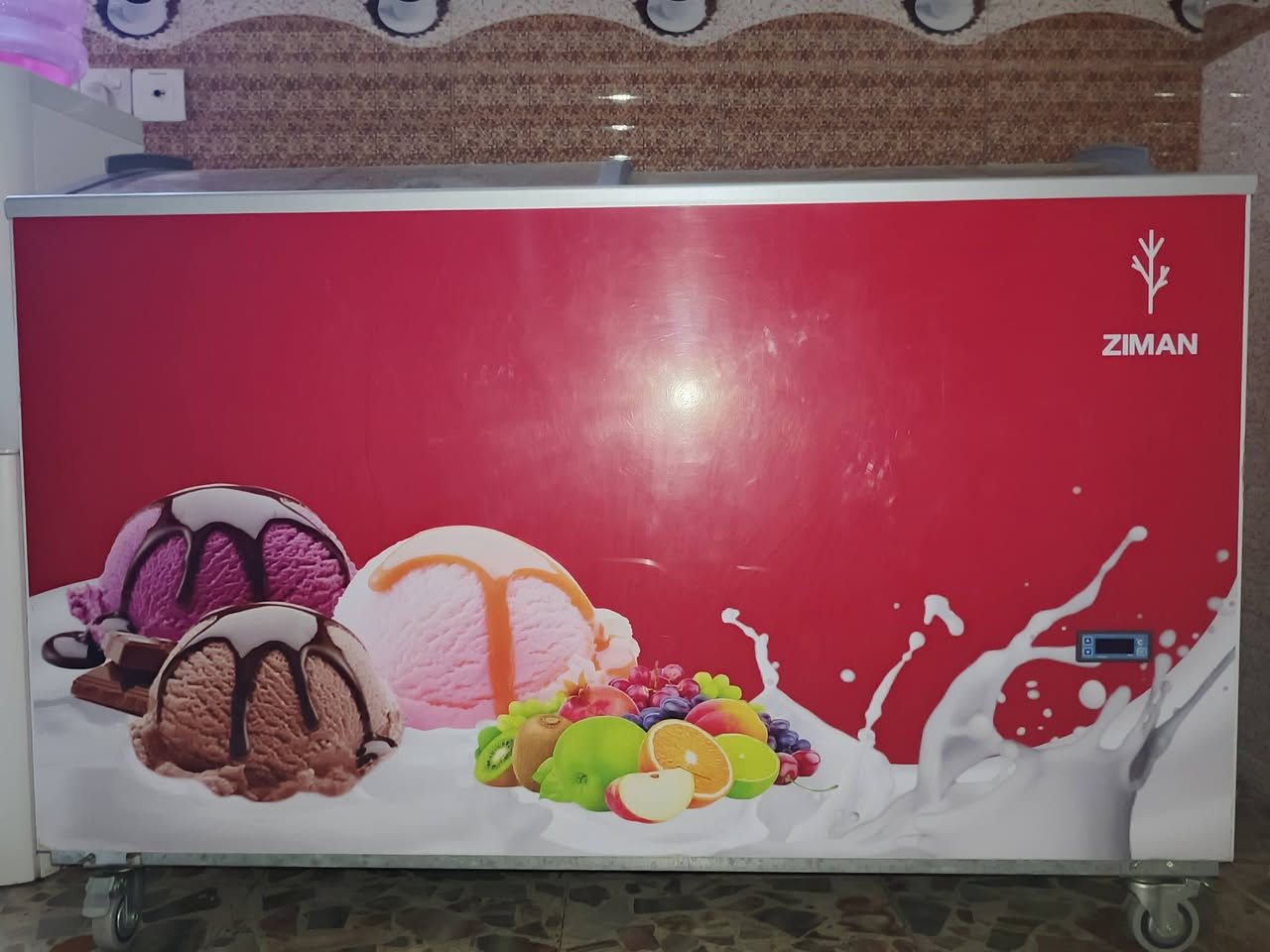 السلام عليكم مجمدة للبيع نضيفة ***********
