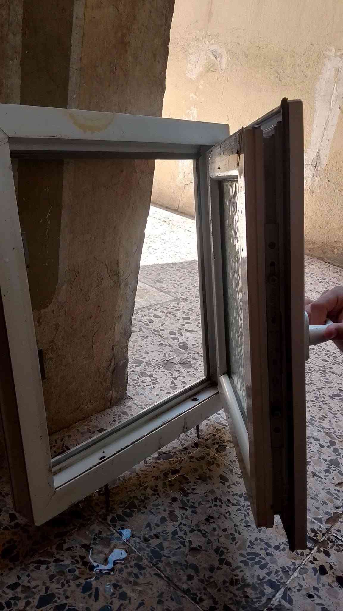 السلام عليكم
شباج 60*60 عازل دبل جام
السعر 20
مكان نجف مقابل كراج الجنوبي
للتواصل على الرقم 
***********
