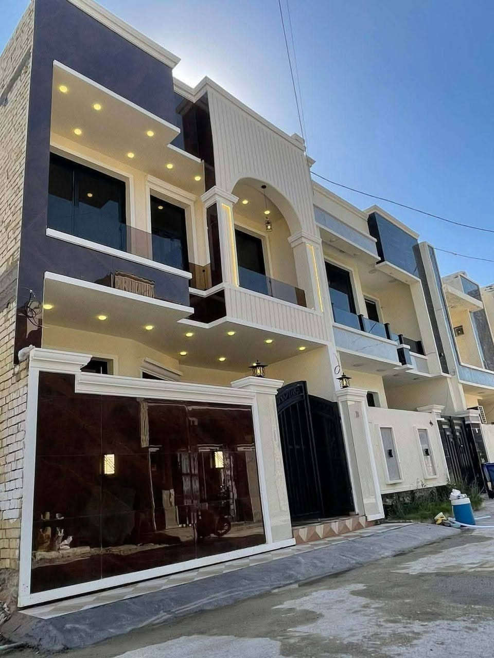 #مكتب_الشغف_للاستثمار_وتطوير_العقار
🏠#دار_للبيع   100متر واجهيه 6،25متر نزال 16متر
 بناء طابقين حديث 

يحتوي البيت. ع[3غرف نوم -استقبال -صحيات عدد 2- صالة- ومطبخ] البيت شغل درجة اولى 

🔶️مع كامل الخدمات
🔴ملاحضه البيت جاهز للسكن 🔑

⬅️نوع العقار  طابو زراعي سند 25 اقرار محكمه 

📍العنوان #بغداد_الدوره_البوعيثه   
      مجمع السلطان الثالث 

🔴للاستفسار  خاص او الاتصال ع الرقم 
 
☎️***********
