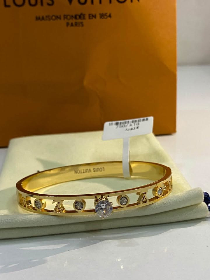 سوارت ماركات • كارتير • لويس فيتون