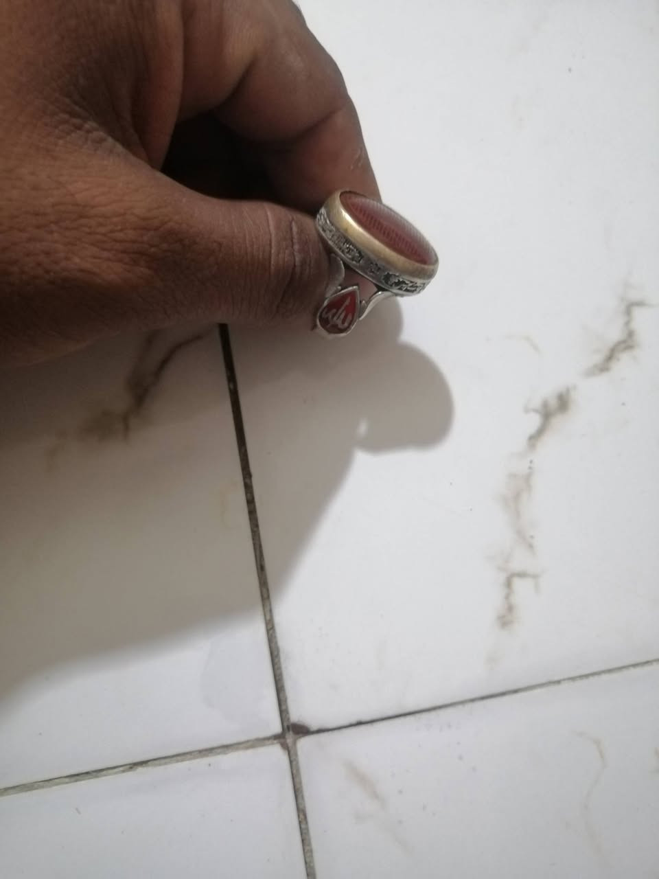 السلام عليكم عندي هذا المحبس للبيع عقيق خرساني فضه ثكيله او مراوس بتلفون  زين وانطي فرق***********
