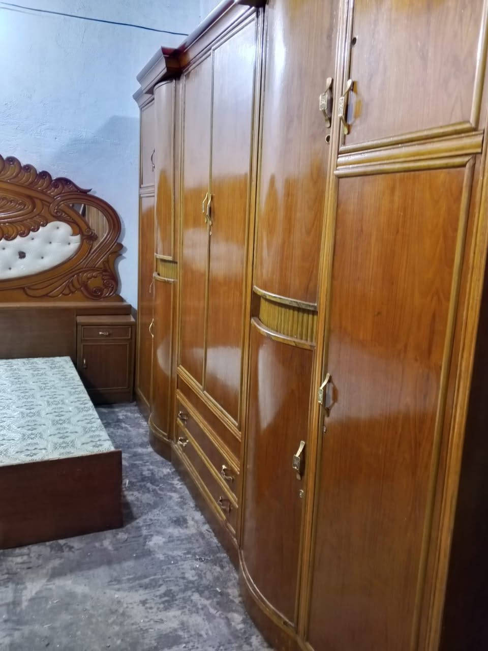 650غرفه ست ابواب صاج داخل وخارج نفخ زاويه كنتوريه هيه شالوزه هيه جزامه للخزن بغداد الحسينيه مال الراشديه وعندي توصيل ***********
