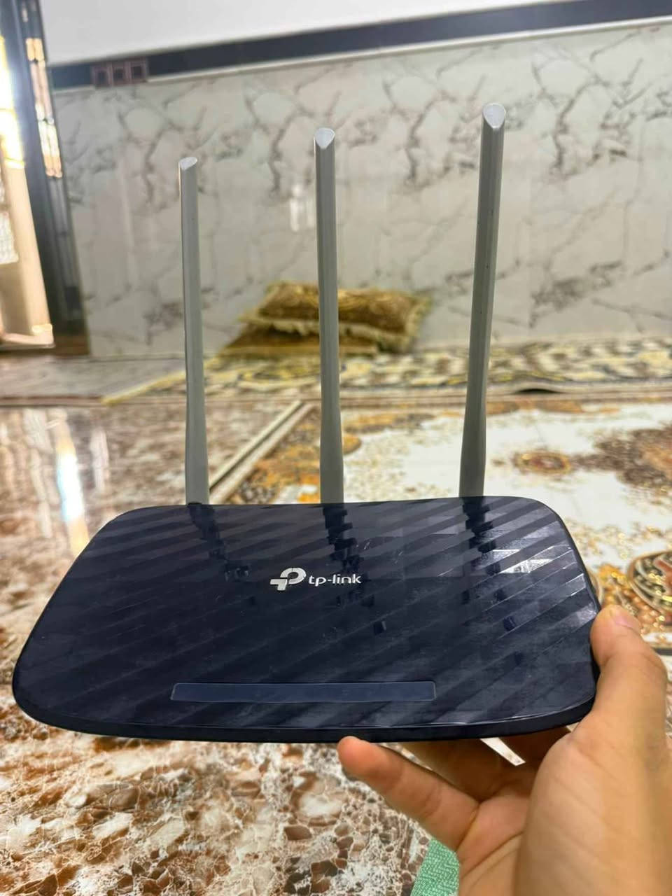 منظومة انتريت كامل نظيفة جدا  تكون من : 
صحن انتريت  مع واير 20 متر 
راوتر TP-Link Archer C20 مع محلقاته

خاص موجود وهاذا رقمي اسيا *********** واتساب موجود عمارة, ميسان
