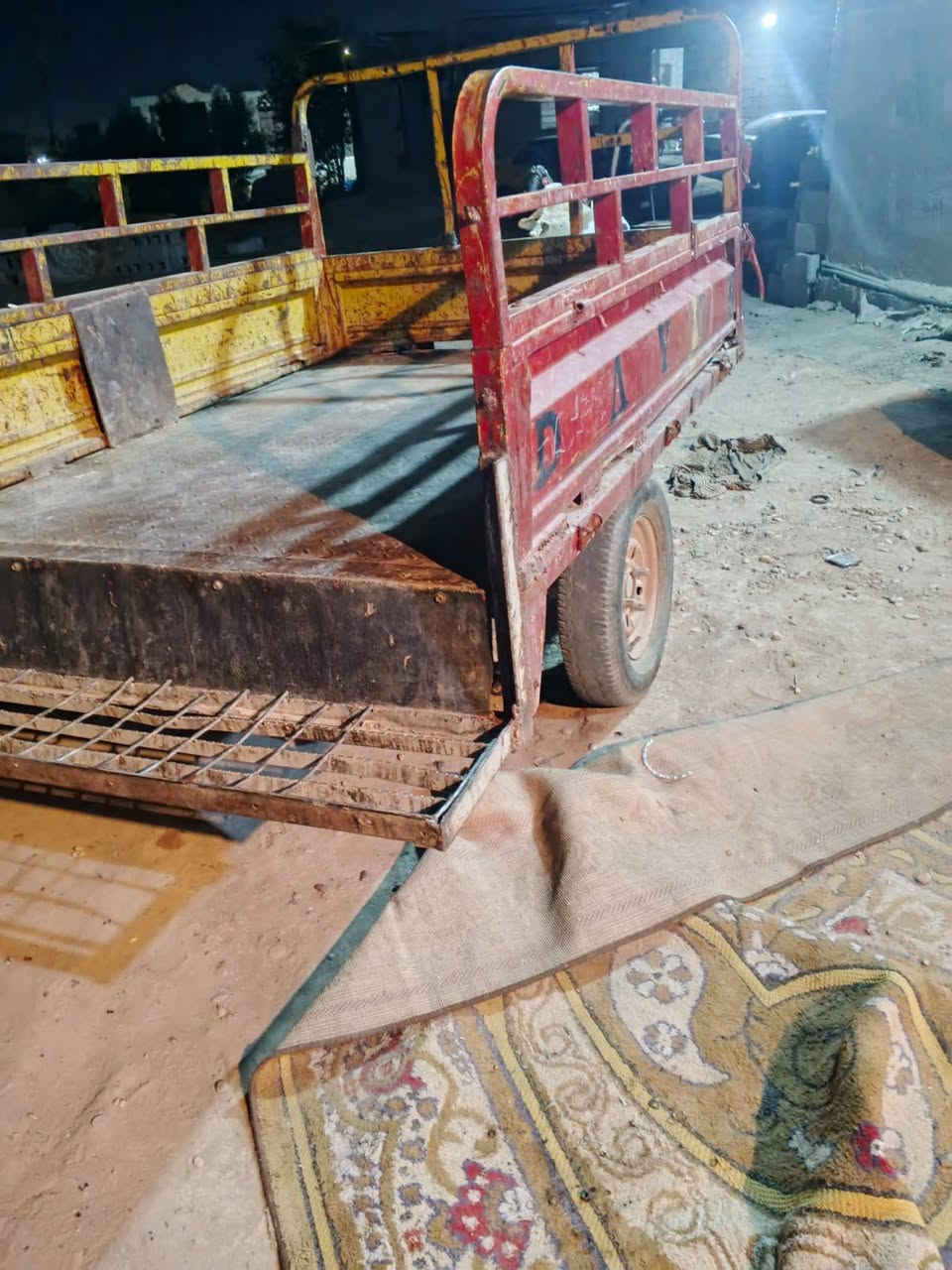 السلام عليكم ستوته دايوان اكسن مقفل اوراق ما بيها تخم تايرجديد شغاله السعر 350 مكاني بغداد سبع البور*********** كورك واتساب***********
