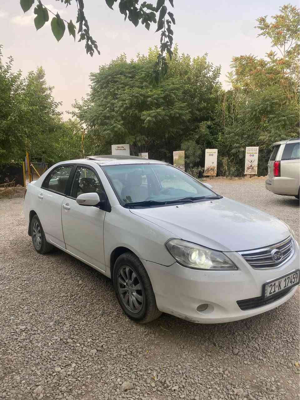 BYD G3 2014
بی وای دی ٢٠١٤ 
بەسمە 
دەرگا بەسمە 
سلاید 
شاشە ئایپاد 
کامل لایت کراوە بە زینۆن 
کوشن جلد
ئاوێنە ئیشارەت
گێر ئۆتۆماتیک و عادی 
تازە تایە و پاتری گۆڕاوە 
٢ پارچە بۆیاخ 
سەنەوی تا ٢٠٣٠ تازە بە ناوی خۆمانەوەیە 
گێڕ مەکینە تەبرید کارەبایی بە شەرت 
٦٧ وەرەقە و معامەلە
تێبینی : سەیارەکەم غەسل نەکردووە هەروا بە پیسی دامناوە  
*********** السليمانية, العراق
