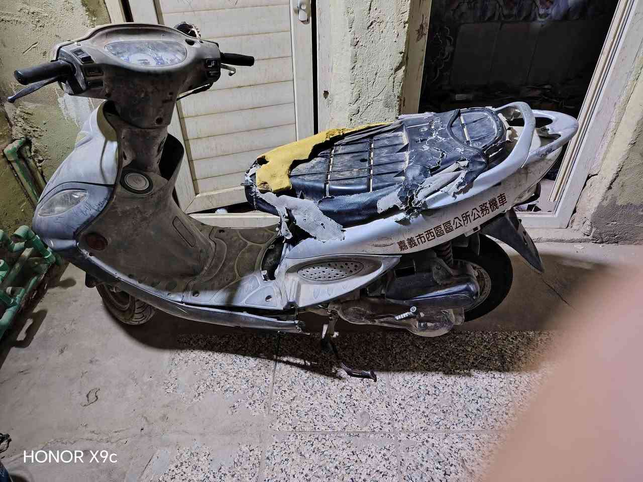 كامكوو شغاله نكره سلف حتا ب ١٠٠ لف ابيع بيها لايت زنون وشرط تايراتها جددسبوع من شديتهن بس اريد اخلص منها
اخوان الخاص محظور منه يشهد الله هاذا رقمي لتواصل بيه واتساب ***********

نص مكتوب في الصور:
- HONOR X9c