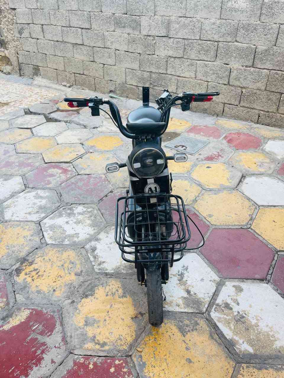 دراجه شحن فول مواصفات دراجه بدلت بيه عقل و ملف جديد دراجه حلوه سريعه  السعر 200 قفل الشراي يتصل على رقم بي بس واساب ***********
