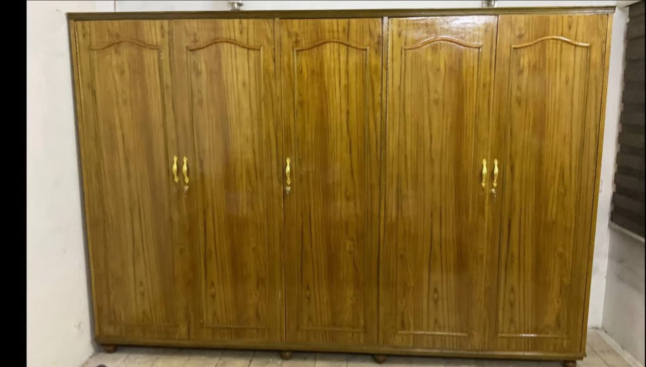 كنتور صاج درجة اولى
جديد غير مستخدم ابدا 

5 ابواب بدون ملحق

الطول :2متر 

العرض : 3متر 

عرض طبكة الملابس :58cm

نجارة عراقية درجة ممتازه 

للتواصل على رقم :*********** 

او على الخاص 

الموقع بغداد الحرية@
