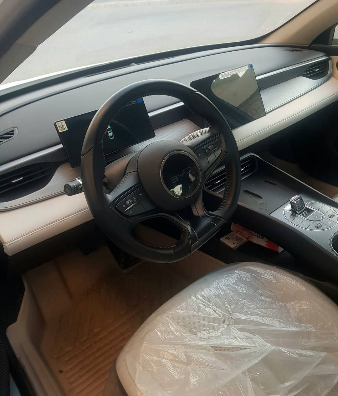 السلام عليكم BYD سيل 5 ويل كب كروم ورقم بغداد موديل 2025 ماشيه 7800 سياره جديده مكفوله
من كولشي عدا دحجه بسيطه بلباب مامسويها وسعرها 19 وبيها مجال شوي للاستفسار الاتصال *********** ومكانها النجف الاشرف 
مواصفاتها .
بصمة وتشغيل عن بعد 
جلد ابيض 
ويل كب كروم 
شاشة اندرويد 
كامرة 
حساسات 
فول تحكم استيرن 
تبريد قطعتين 
حاجب نهاري 
غرضها كلها وياها وبيها دواسات حضن ب٧٥ الف ونايلون تغليف اصلي ومبدل دهن اصلي
