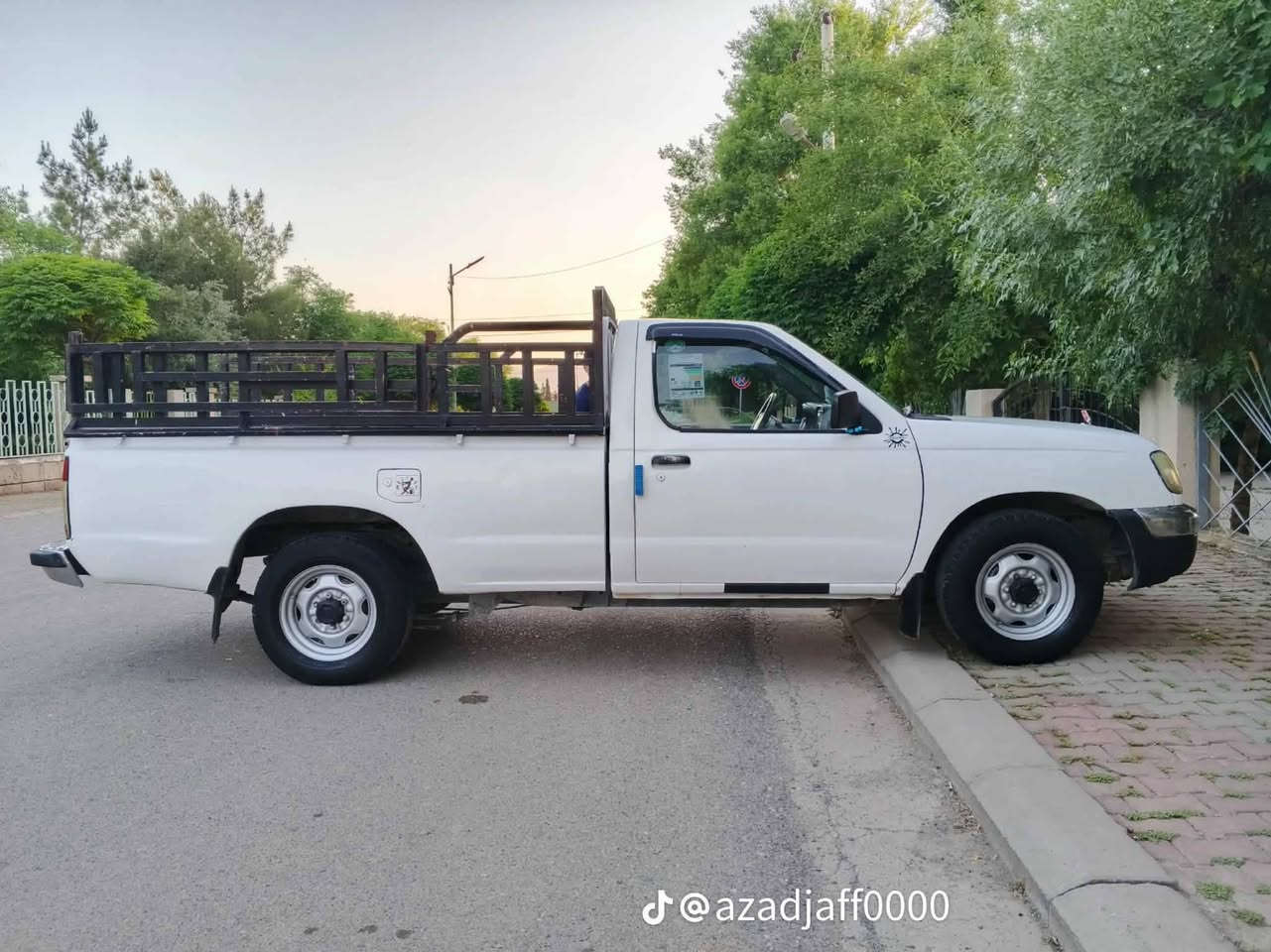 بۆڤرۆشتن پیکاب نیسان 2002ئاڕم پلاستیک سلێمانیی تایەی تازە عام بۆیاخ بۆسیعر تێلبکە *********** ئەدمینسوپاس

نص مكتوب في الصور:
- @azadjaff0000