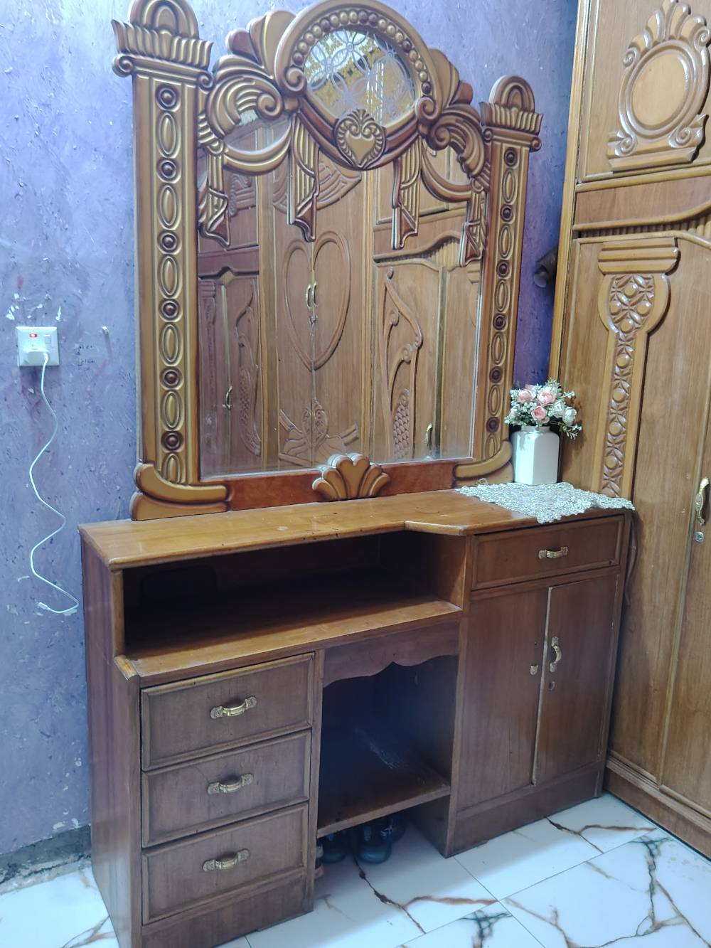حي السفير • قرب سكلت ابو محمود • غرفه اخشاب