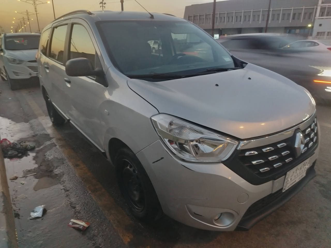 وسلام عليكم سياره للبيع  رينو موديل 2019باب سايك فقض بارد بي _سياره شارص وكاله صحب موجود مال ماساسه سيهره ايشي بيها شارت تبريد تتفيها كير توماتيك
*********** (***********)سعر السياره عل ارقام
